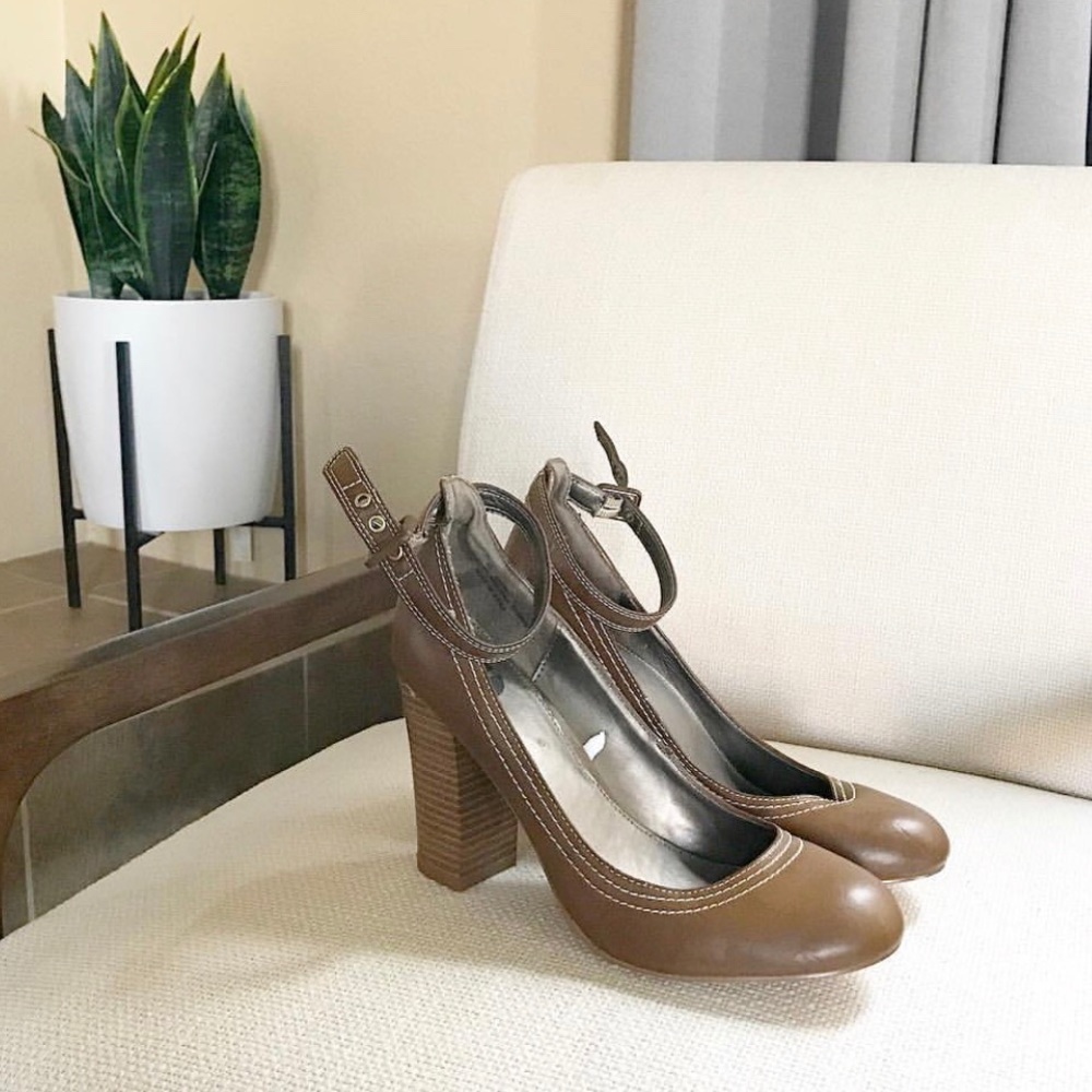 Relic brown leather heels
